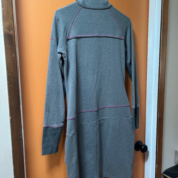 Columbia Knit Dress Women's size Small Grey with Purple stitching, Omni Wick - Picture 5 of 11